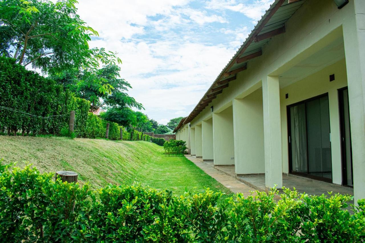 Douglas Lodge & Apartments ลิลองเว ภายนอก รูปภาพ