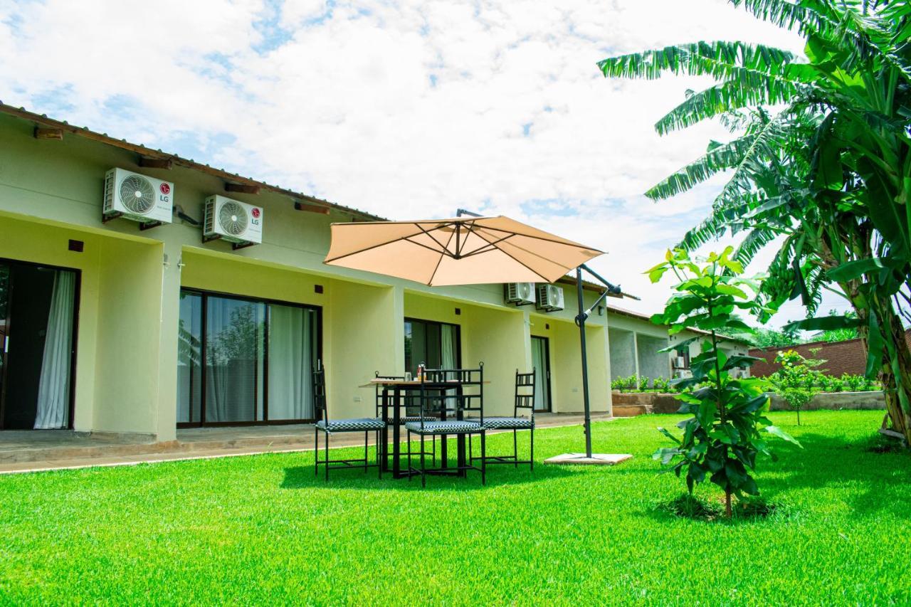 Douglas Lodge & Apartments ลิลองเว ภายนอก รูปภาพ